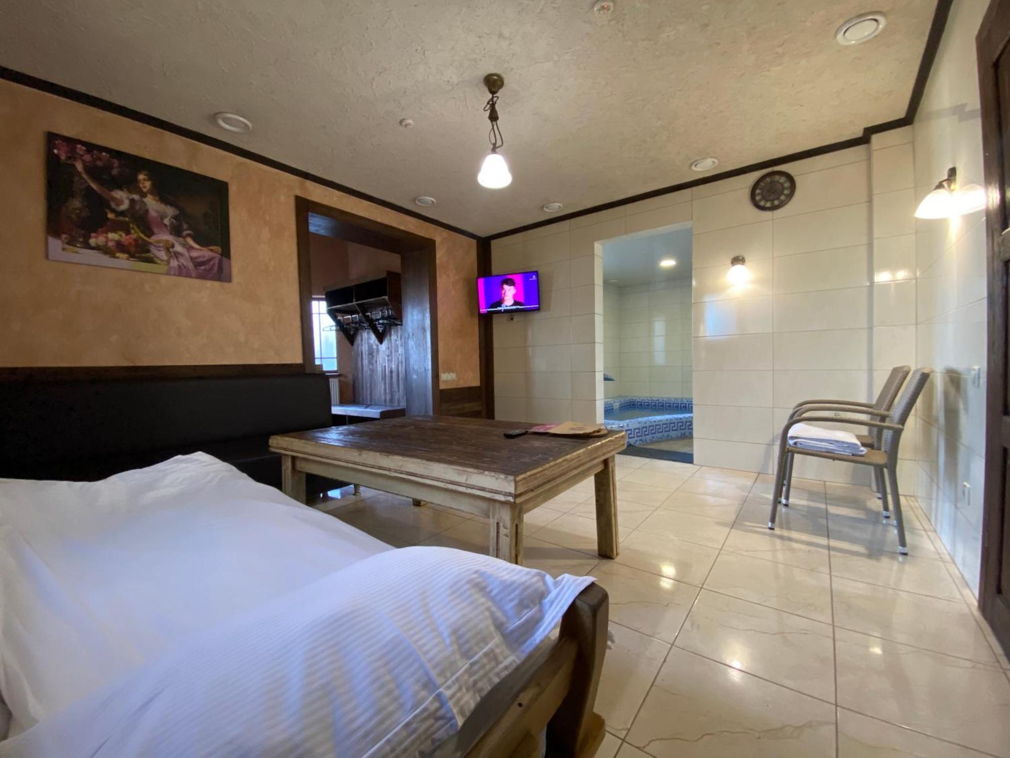 Ness Готельно-Ресторанний Комплекс Krupa Chambre photo