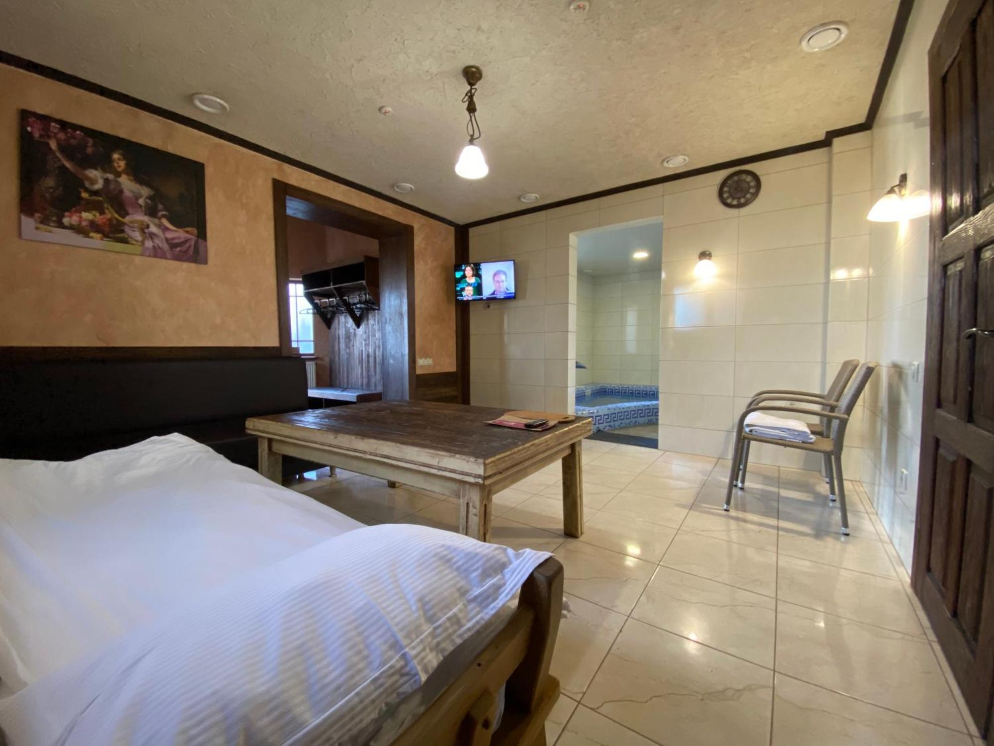 Ness Готельно-Ресторанний Комплекс Krupa Chambre photo